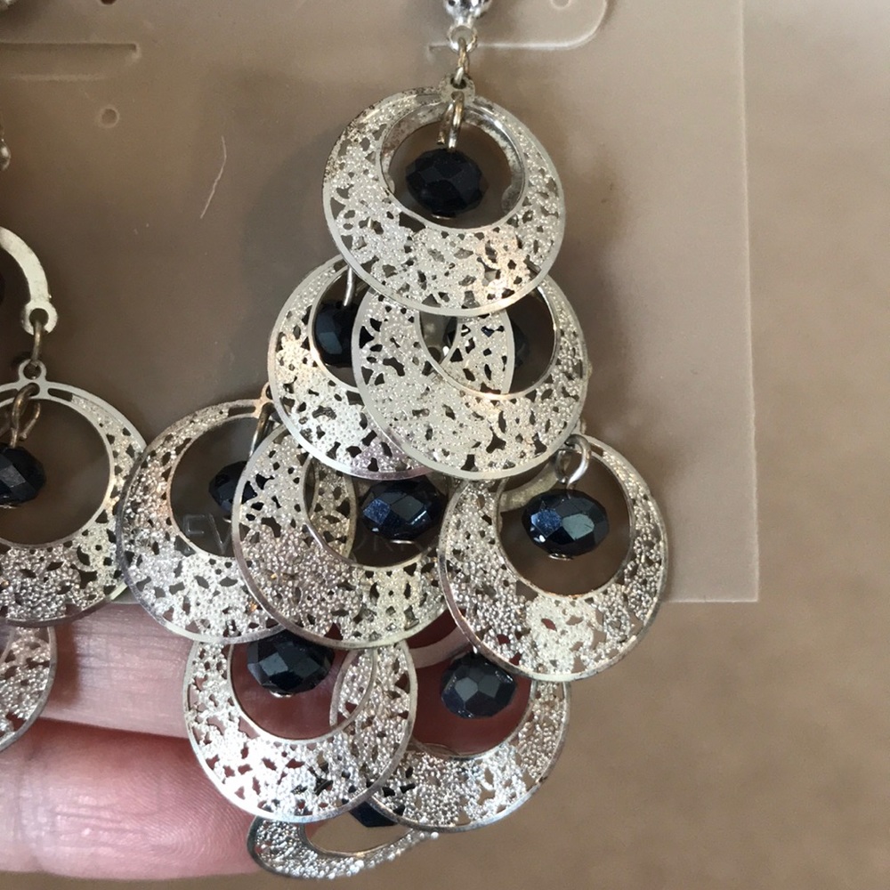 Cara statement earrings - Picture 3 of 4